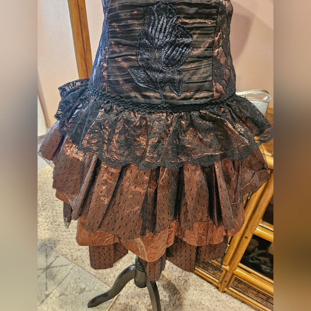 1980s Metallic Acetate Poofy Layered Skirt😎